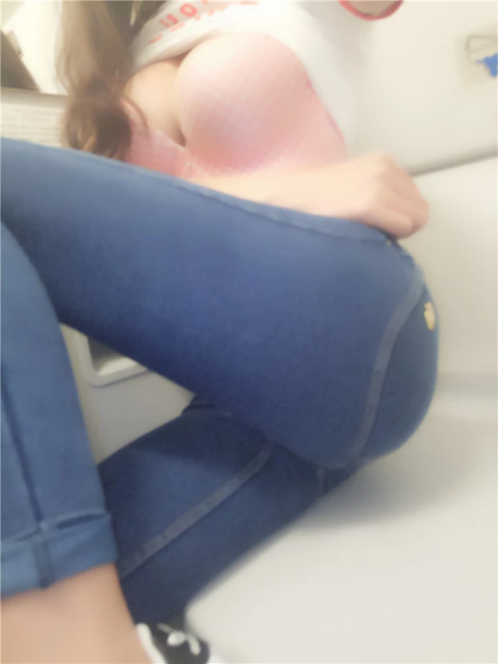 长腿妹子的粉嫩小屄[32P]