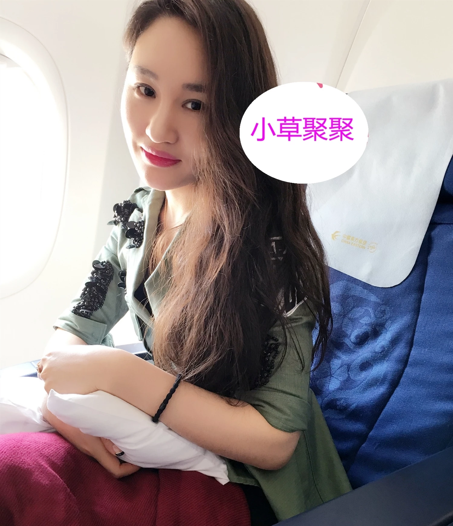 曝光一个和闺蜜在KTV玩多人运动的骚货[26P]