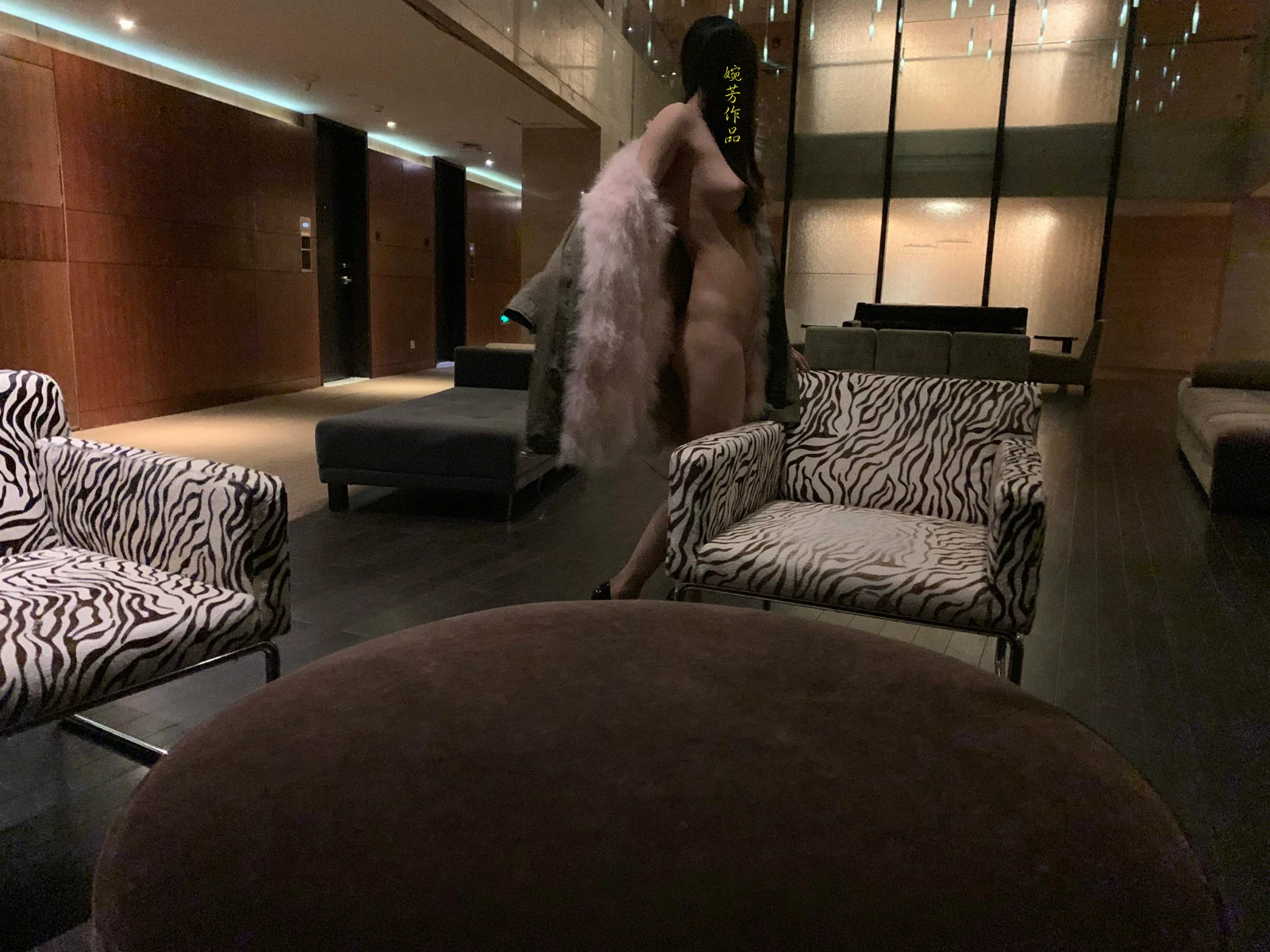 那些花儿事之景观酒店露出+调教先预热一下!女人喜欢抓最硬的 男人喜欢抓最软的 来点实际[25P]