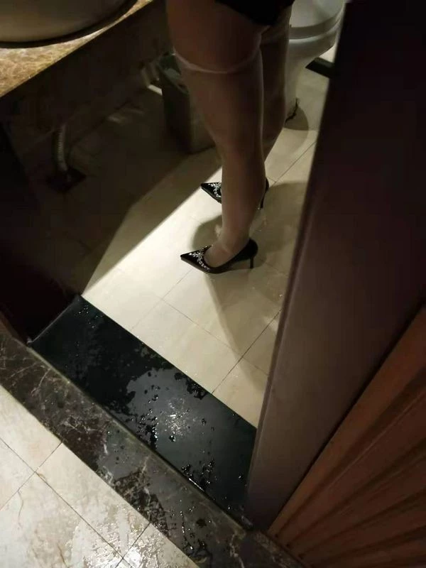 少妇欲求不满只能用道具满足[14P]