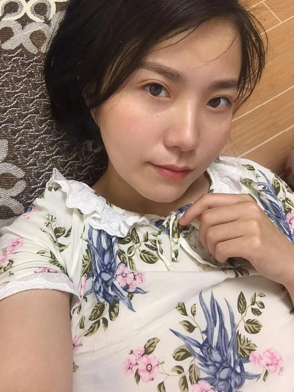 颜值不错的人妻还有点害羞一举拿下[20P]