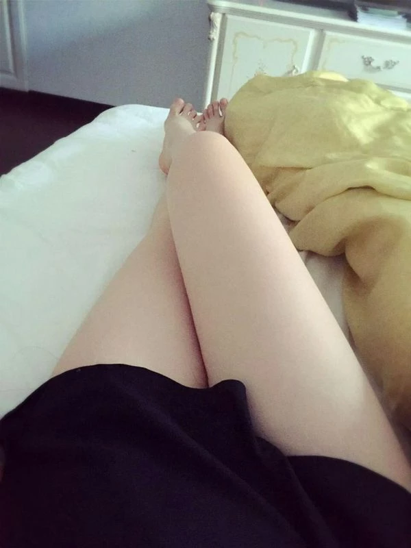 丰乳肥臀的女神露脸之自慰[17P]