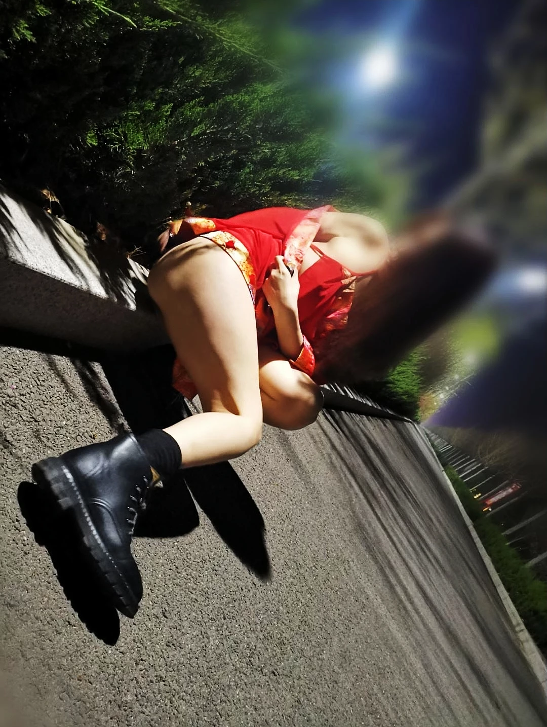 [原创]深夜偶遇露出小母狗，太骚了！捡回家直接内射！[21P]