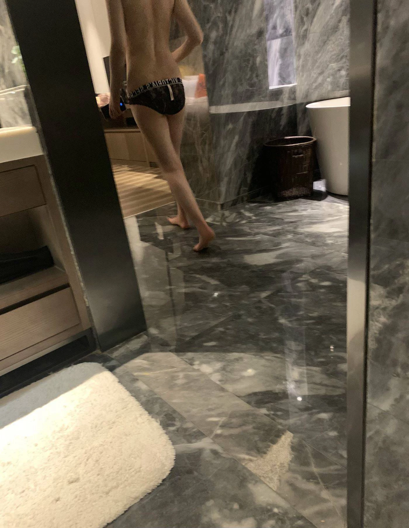 撒尿小母狗[10P]