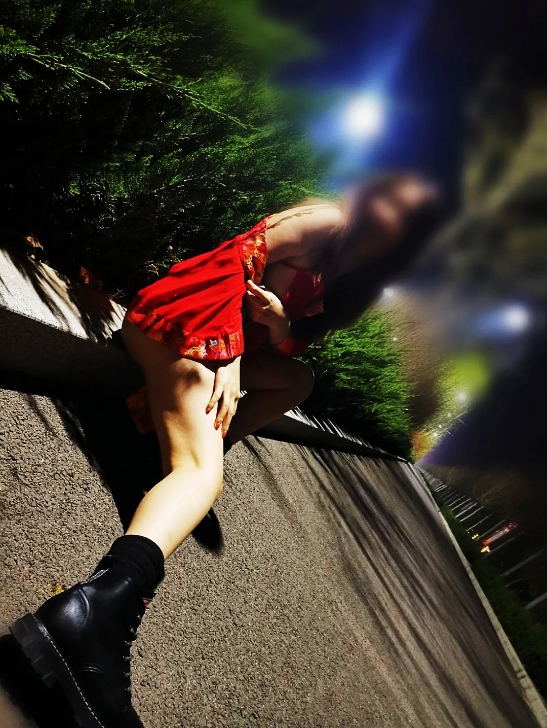 [原创]深夜偶遇露出小母狗，太骚了！捡回家直接内射！[21P]