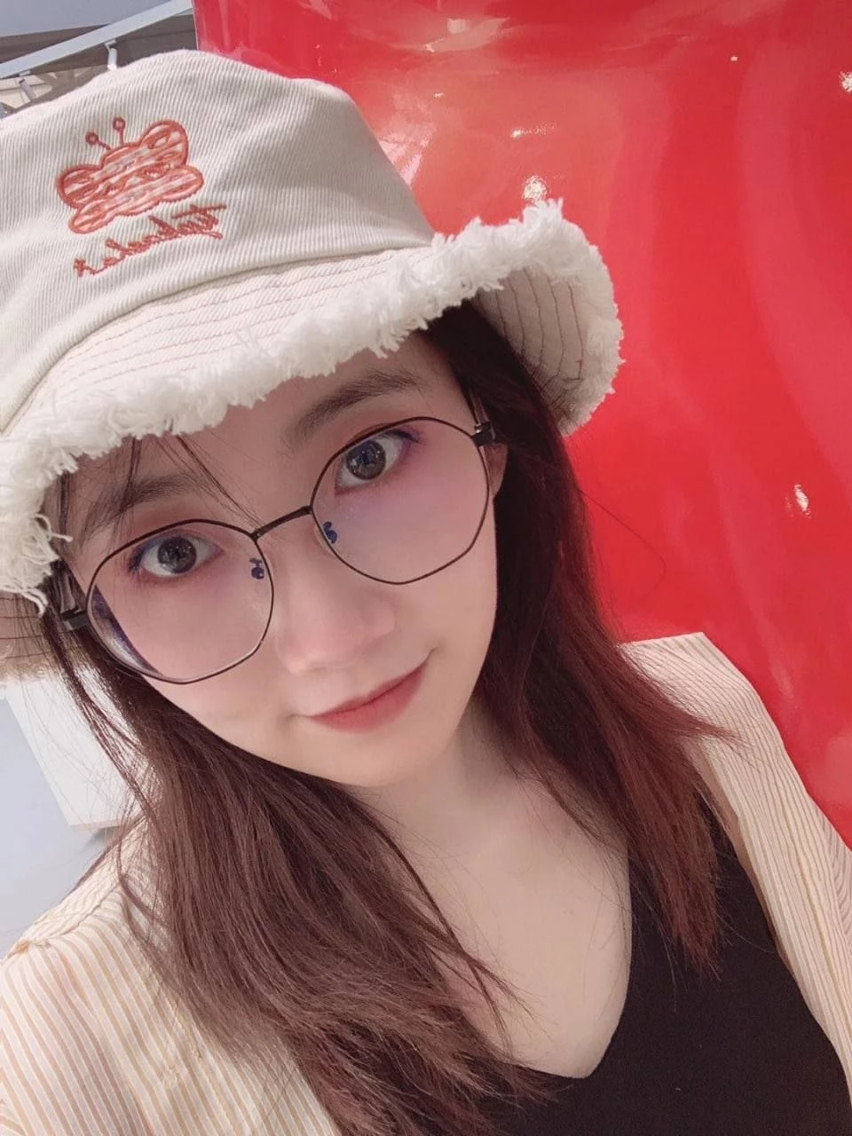 [婷婷玉立] 真想操烂她的B [10P]