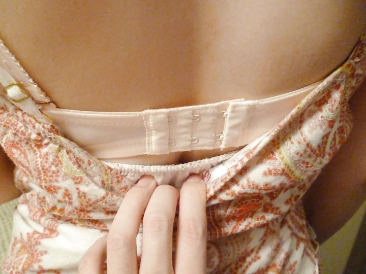 胸器十足的年轻女孩[10P]