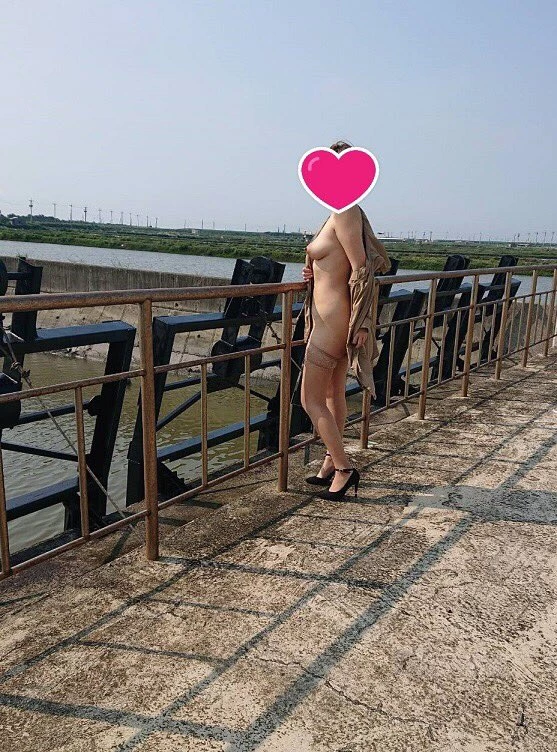 爱露出-Wife77[78P]