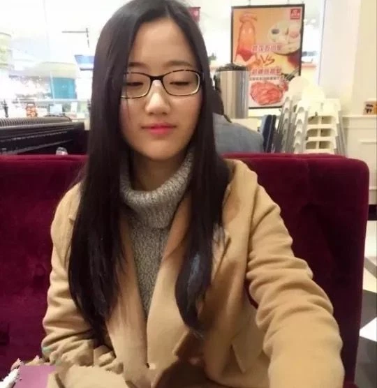 戴眼镜的小妹颜值不错关键配合度高[17P]