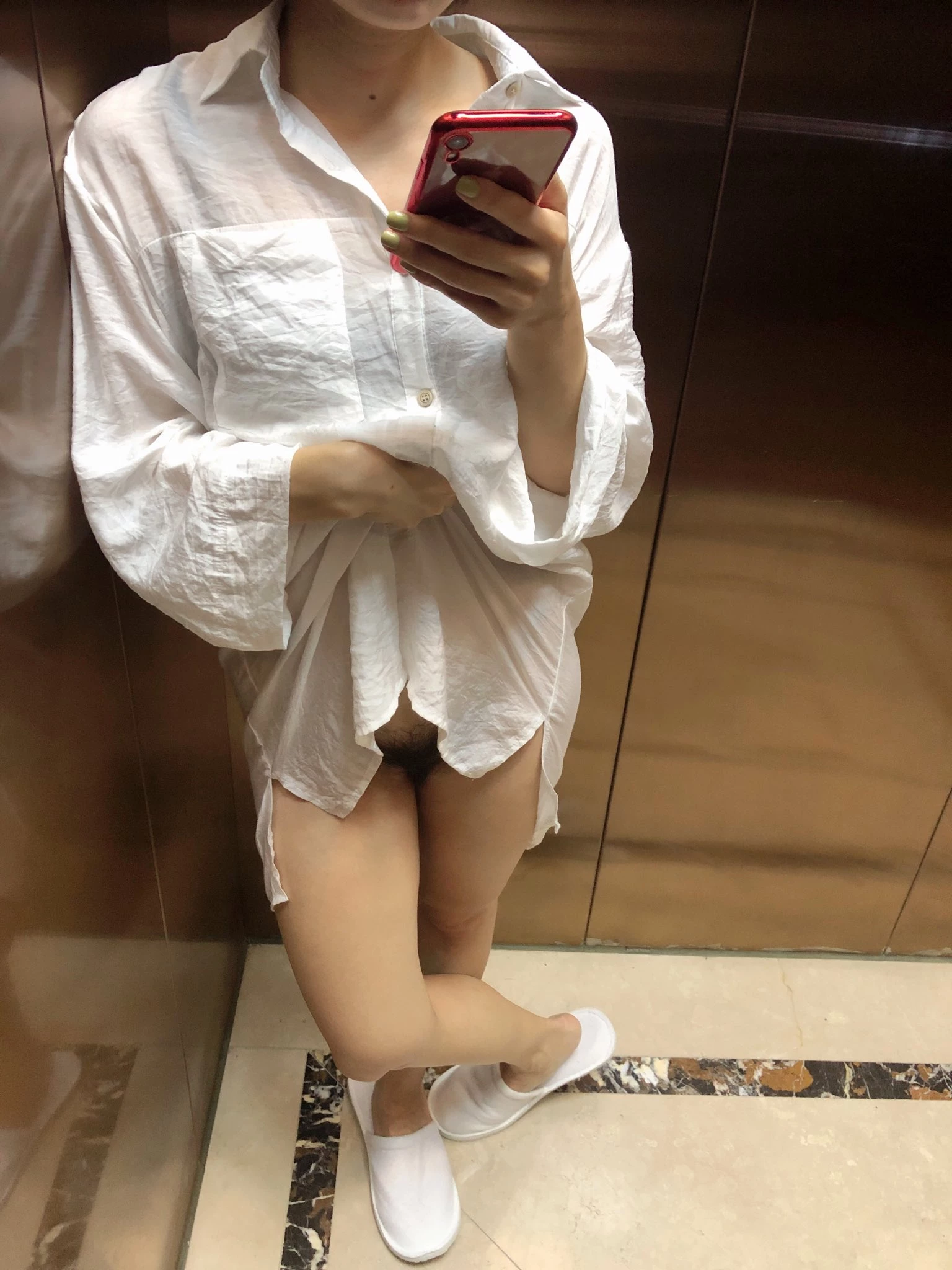 公司女白领OL夜晚真空露出，大胆野战挑逗[11P]