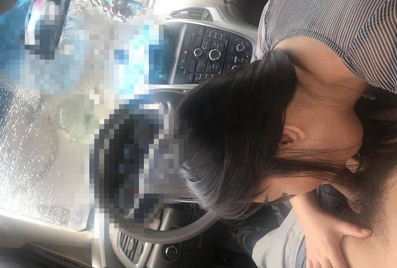 与老婆在车上来了一次[17P]