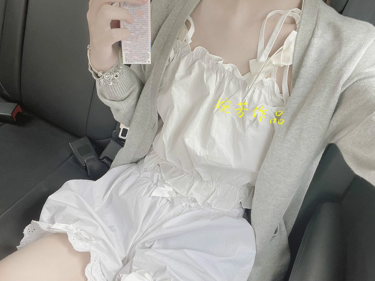 今晚有成都的友友和我共进晚餐～也就一个月的样子没有做爱吧！突然发现有好多男生关注了我.呜呜呜！好开心[19P]