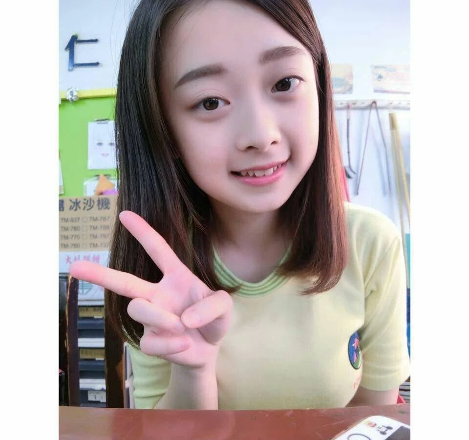 鲜嫩齐刘海女友[26P]