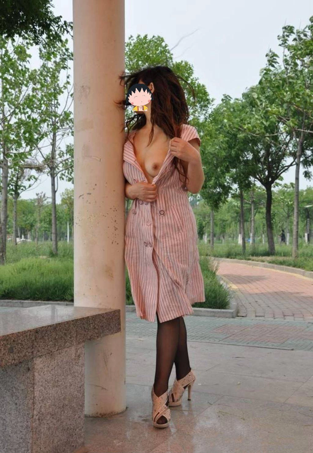 这种骚货就应该直接按倒在地 猛劲弄她 [20P]