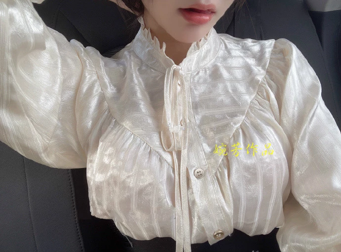 我突然好想撒娇，直接把身子塞到男人胸怀里趴着～开口说:我好喜欢你～我想接一个吻。[41P]