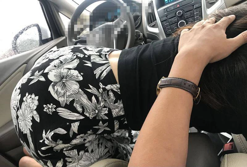 与老婆在车上来了一次[17P]