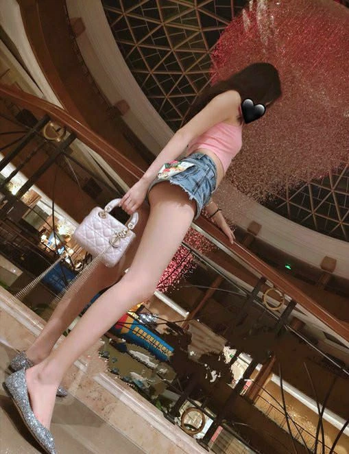 嫩妹自拍图[20P]