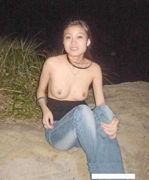 夜晚去郊区玩车震[11P]