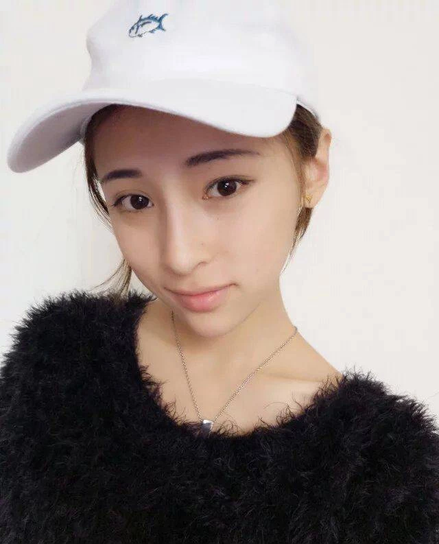 奶子好性感的短发妹很文静秀气[28P]