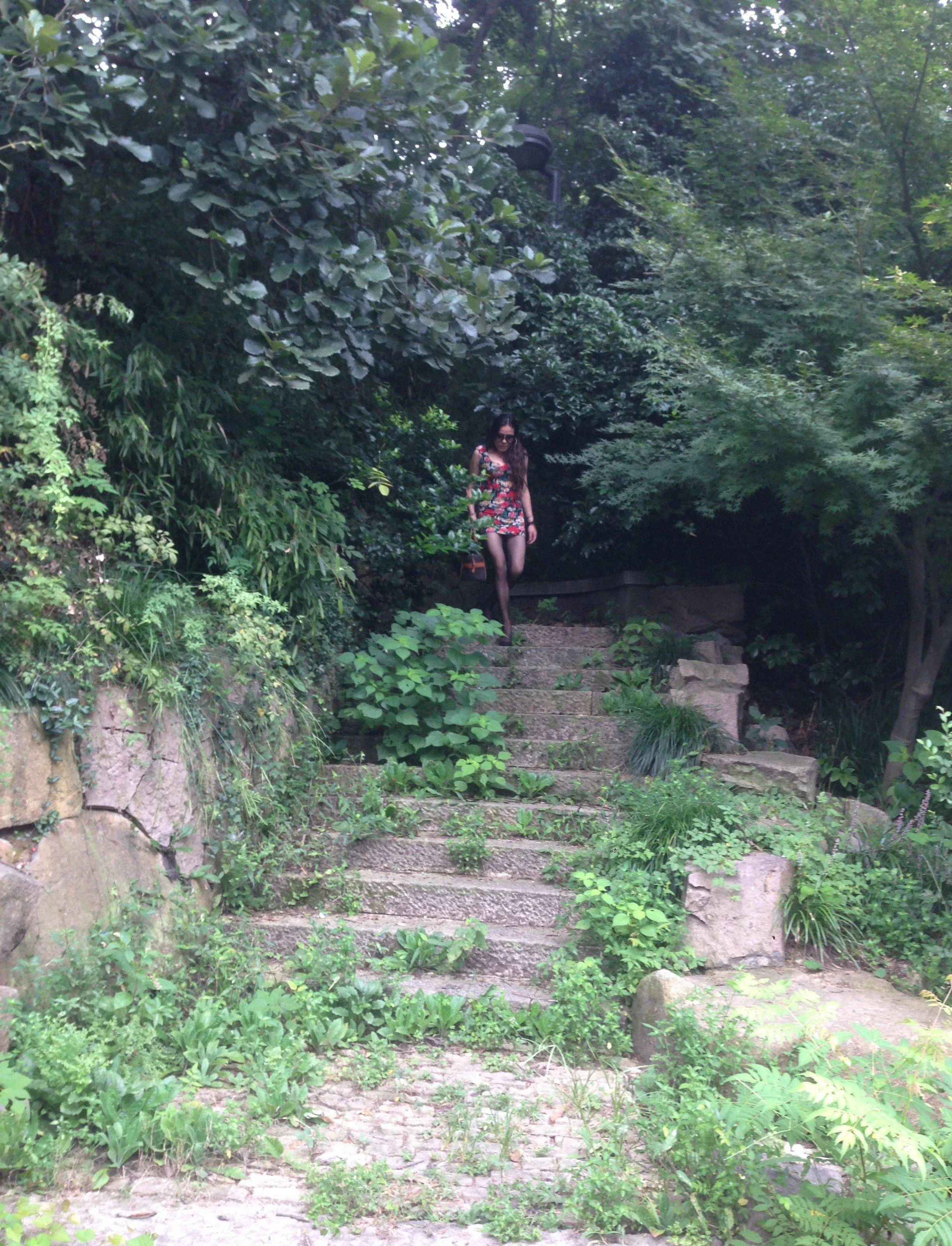 假装晨练去公园露出[14P]