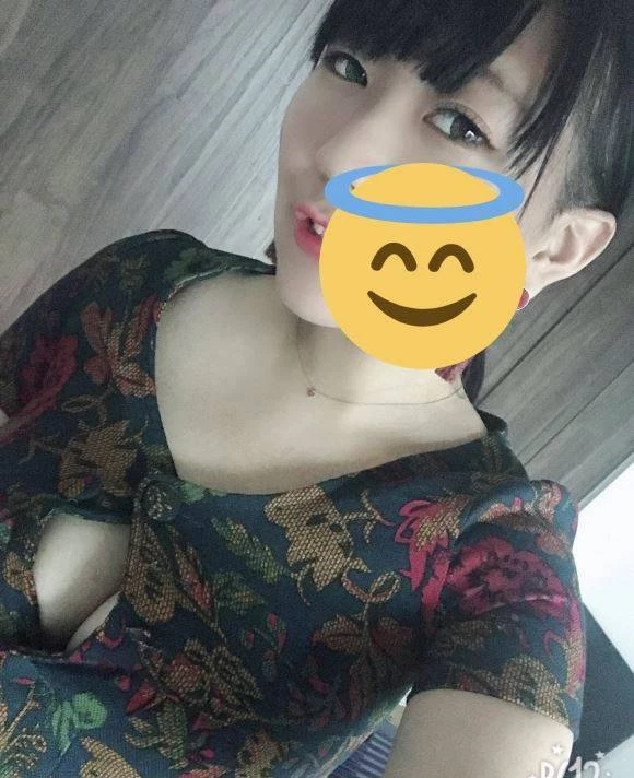 爆乳美少女扮装丰满自拍[18P]