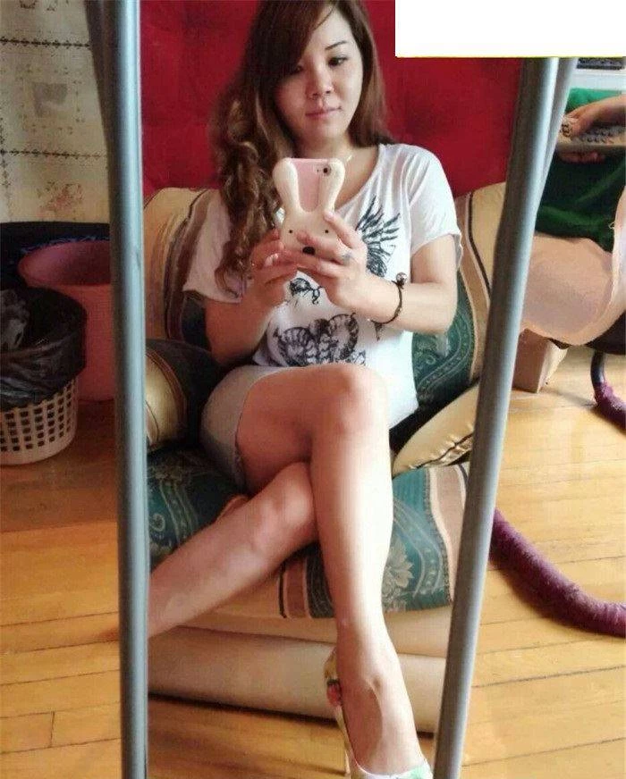 漂亮的居家人妻的淫蕩的生活[21P]