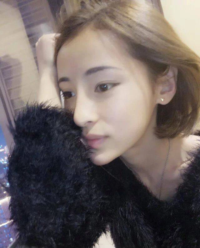 奶子好性感的短发妹很文静秀气[28P]