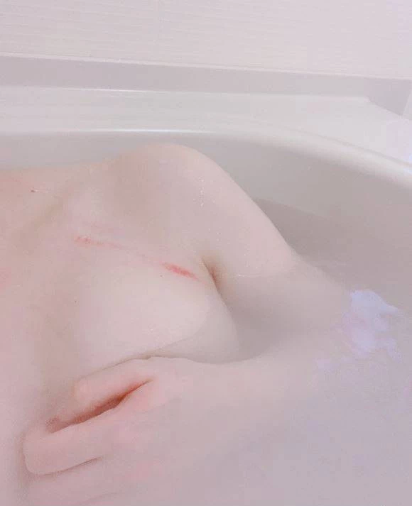可爱的OL暴露内衣和沐浴乳[11P]