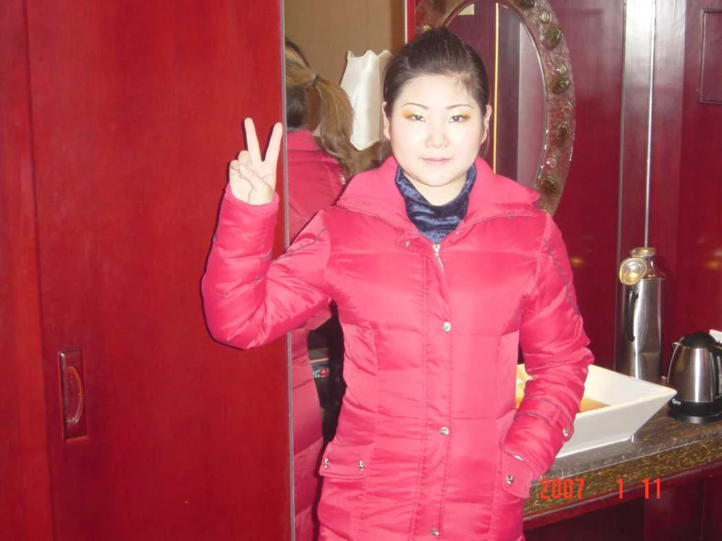 在KTV认识的小姐娃娃脸，丰满手感好，还很嫩[24P]