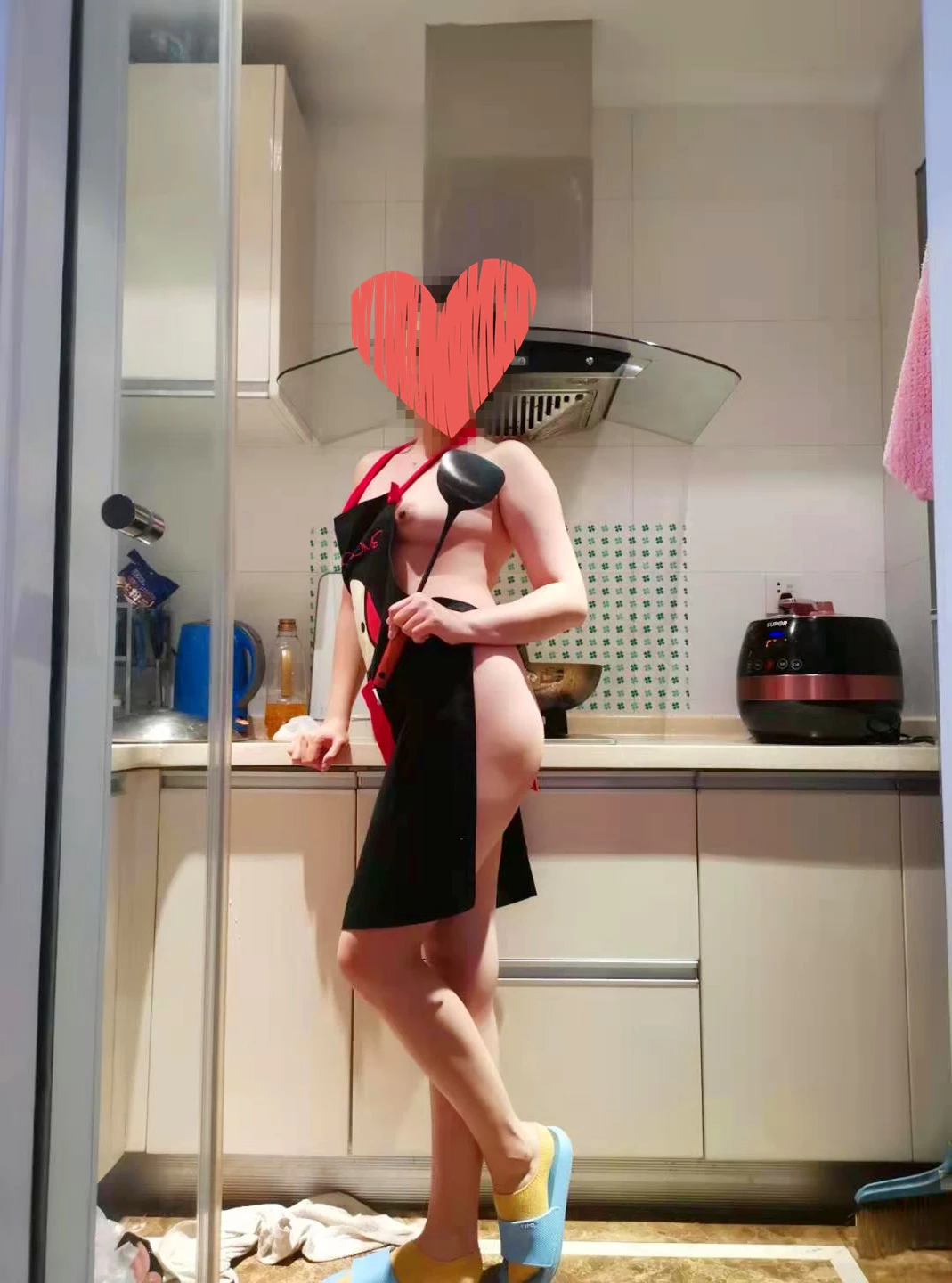 [边缘的爱原创][biuboom代发]比我大三岁小少妇的日常写真，猜猜这是哪[24P]