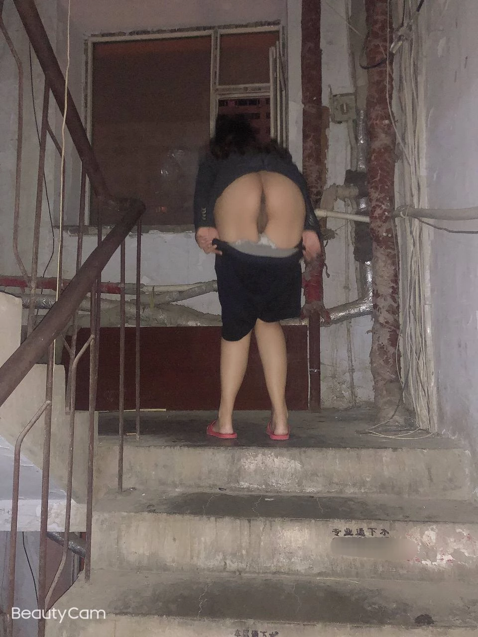 坐上八爪椅岔开腿等我上她［10P］