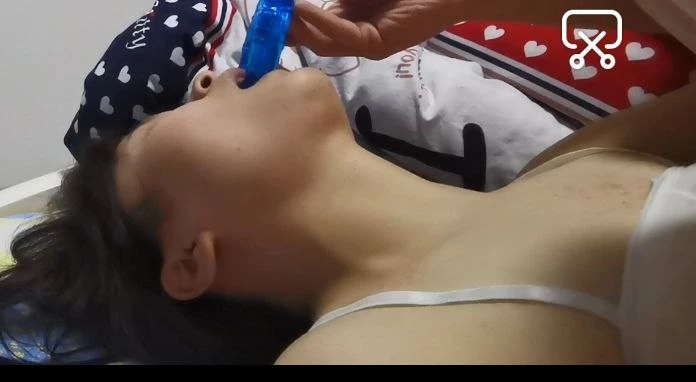 三通骚货扩音器假阳具齐上阵，最后还插出血了[21P]