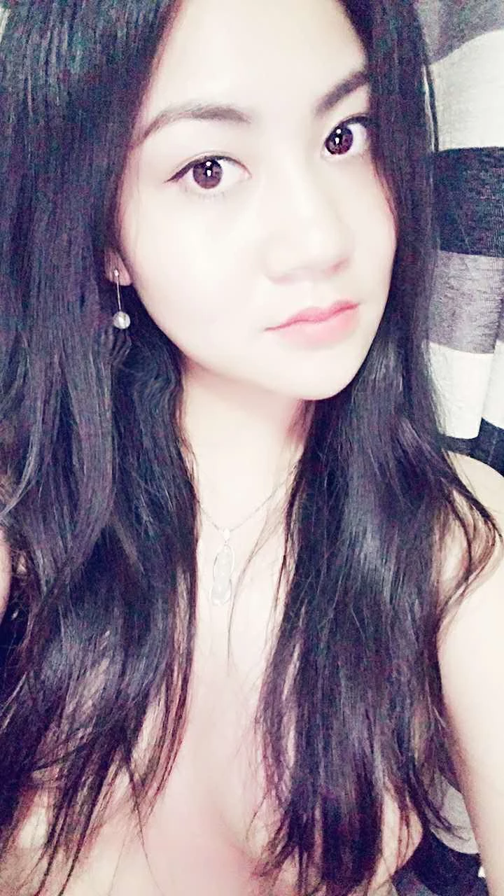 抖音小网红河南信阳大胸人妻超性感[10P]