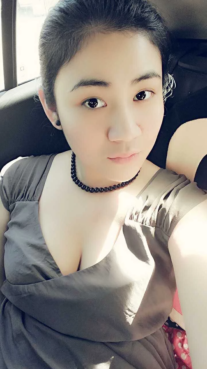 抖音小网红河南信阳大胸人妻超性感[10P]