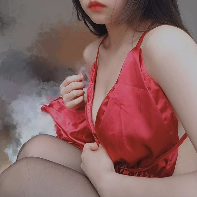 黑丝配红裙[20P]