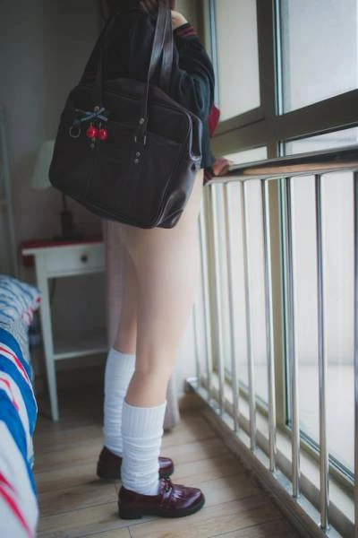 嫩嫩的大一学生妹很听话[17P]