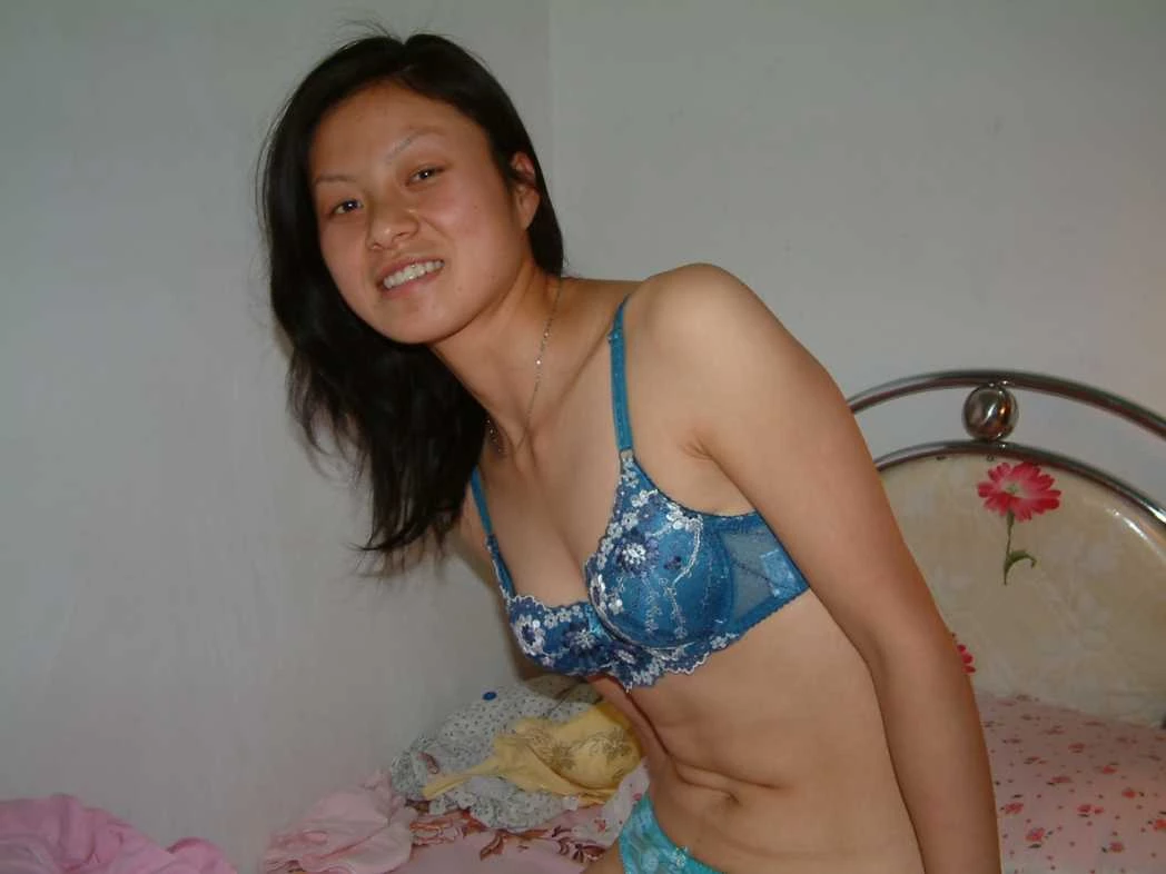 漂亮的居家人妻与情人在家淫蕩的生活[20P]