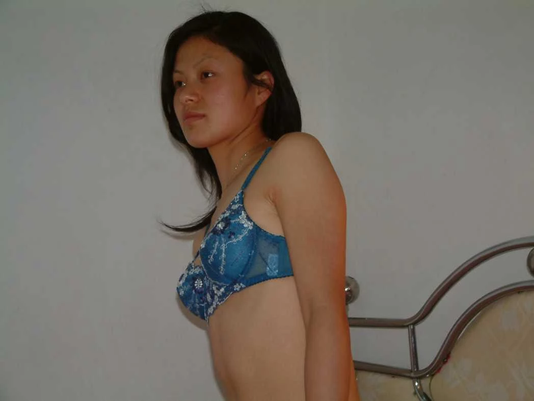 漂亮的居家人妻与情人在家淫蕩的生活[20P]