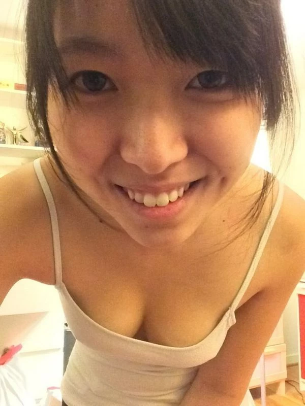 大学女友寒假打工还不忘自拍满足我[35P]