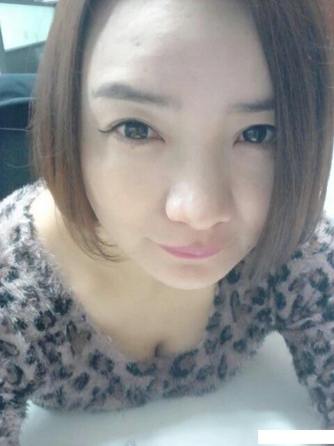 在银行上班的大奶女白领，特别骚黄瓜茄子都试过[19P]