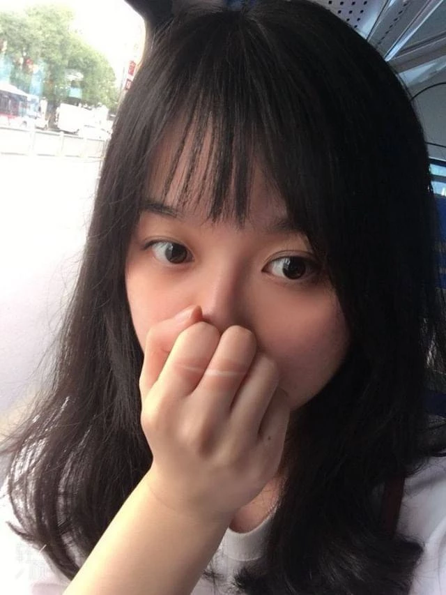 口活一流的骚货，喜爱虐足的母狗龚倩莹，多道具脚心捆绑调教[55P]