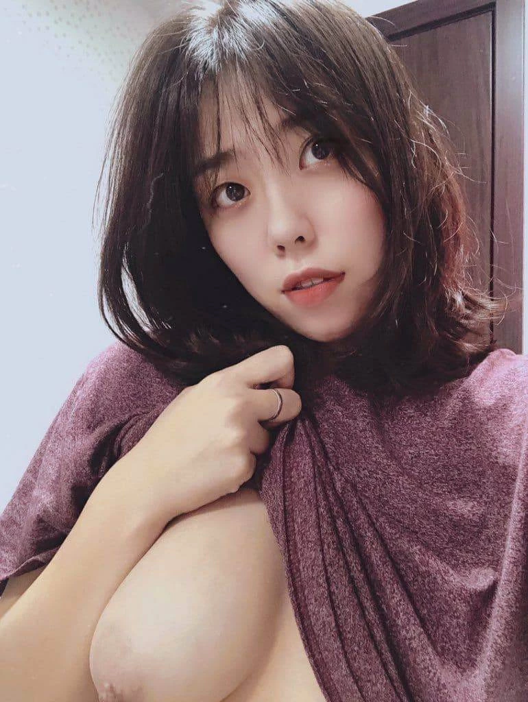 大眼靓样靓奶靓逼人妻[20P]