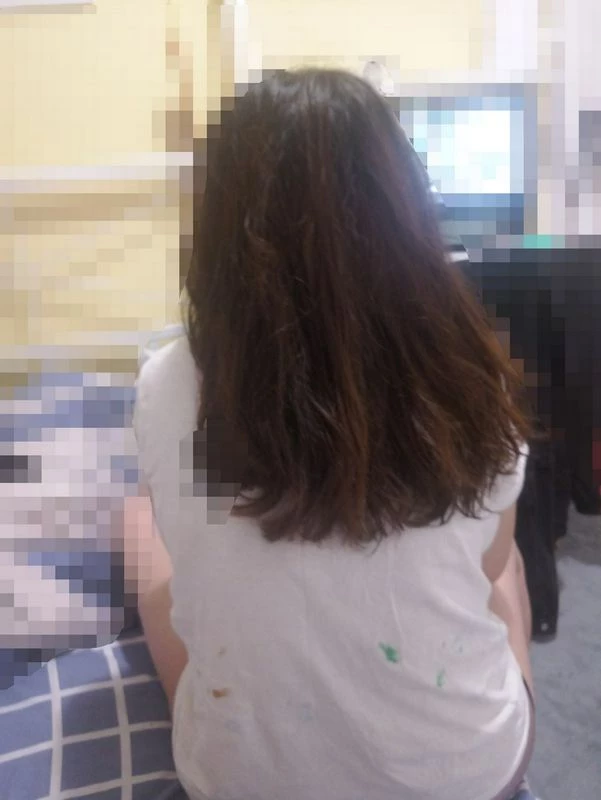 妹子的胸是真的大啊！逼特别紧！[32P]