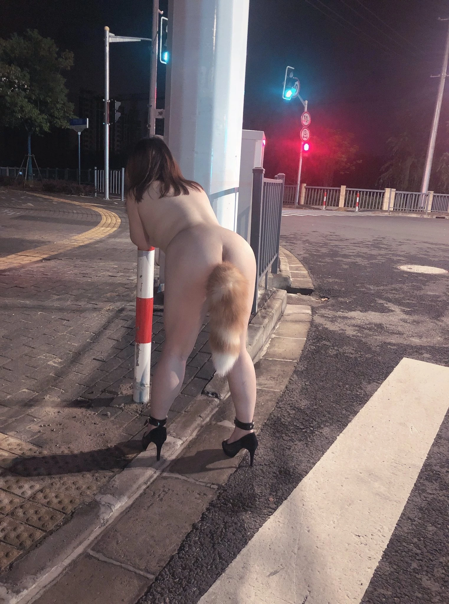 那些年钟爱露出的反差婊[30P]
