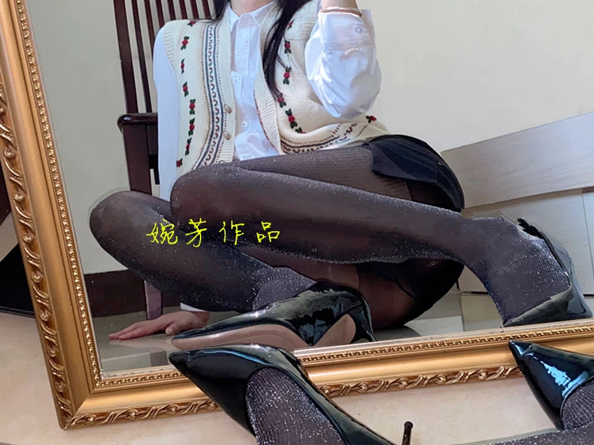 你会永远爱姐姐的黑丝吗？这样骚的姐姐 弟弟喜欢嘛[26P]