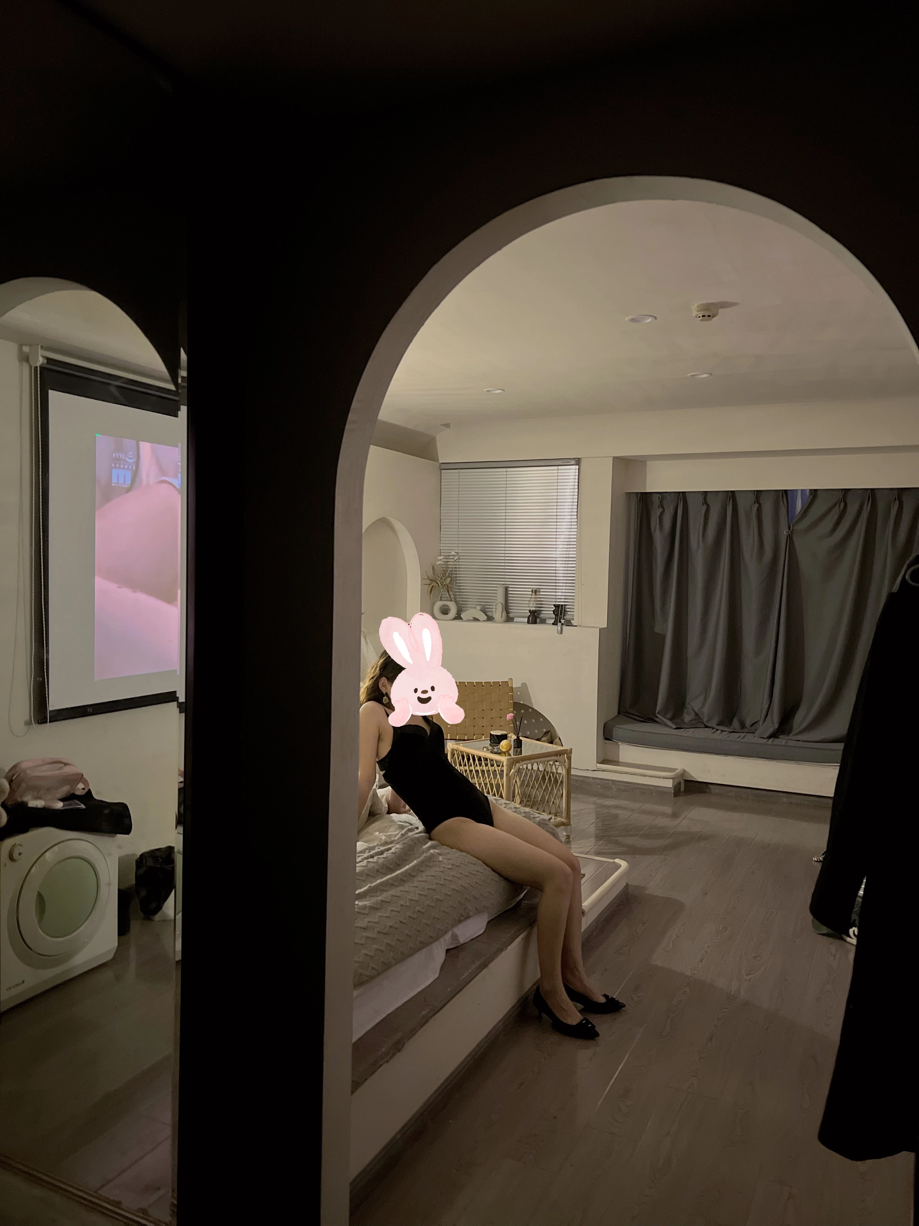 [原创]游客投稿，02年肤白貌美大长腿女神过生日，日才是主题，边看电影边日，还要我跟人家比时长，还好赢了[46P]