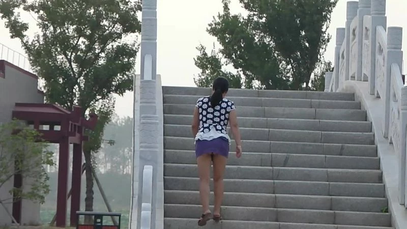 少妇外出露出[30P]