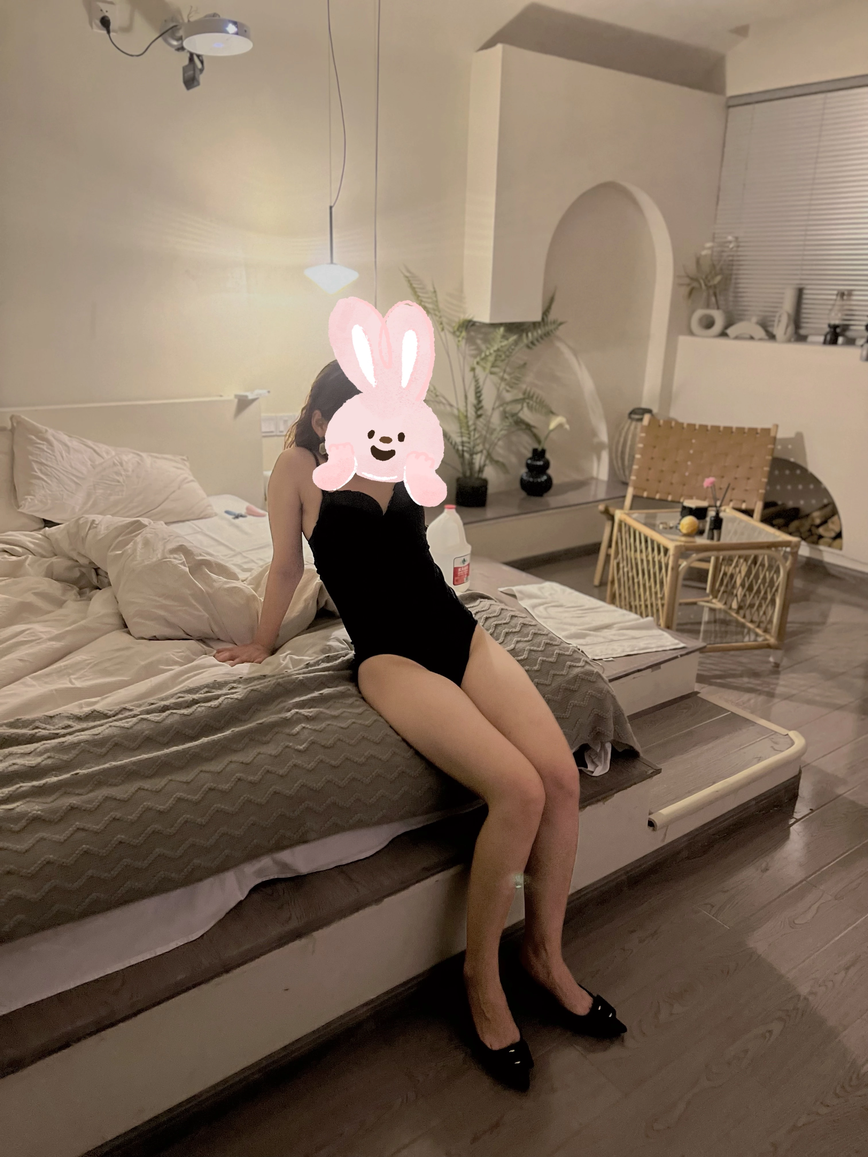 [原创]游客投稿，02年肤白貌美大长腿女神过生日，日才是主题，边看电影边日，还要我跟人家比时长，还好赢了[46P]