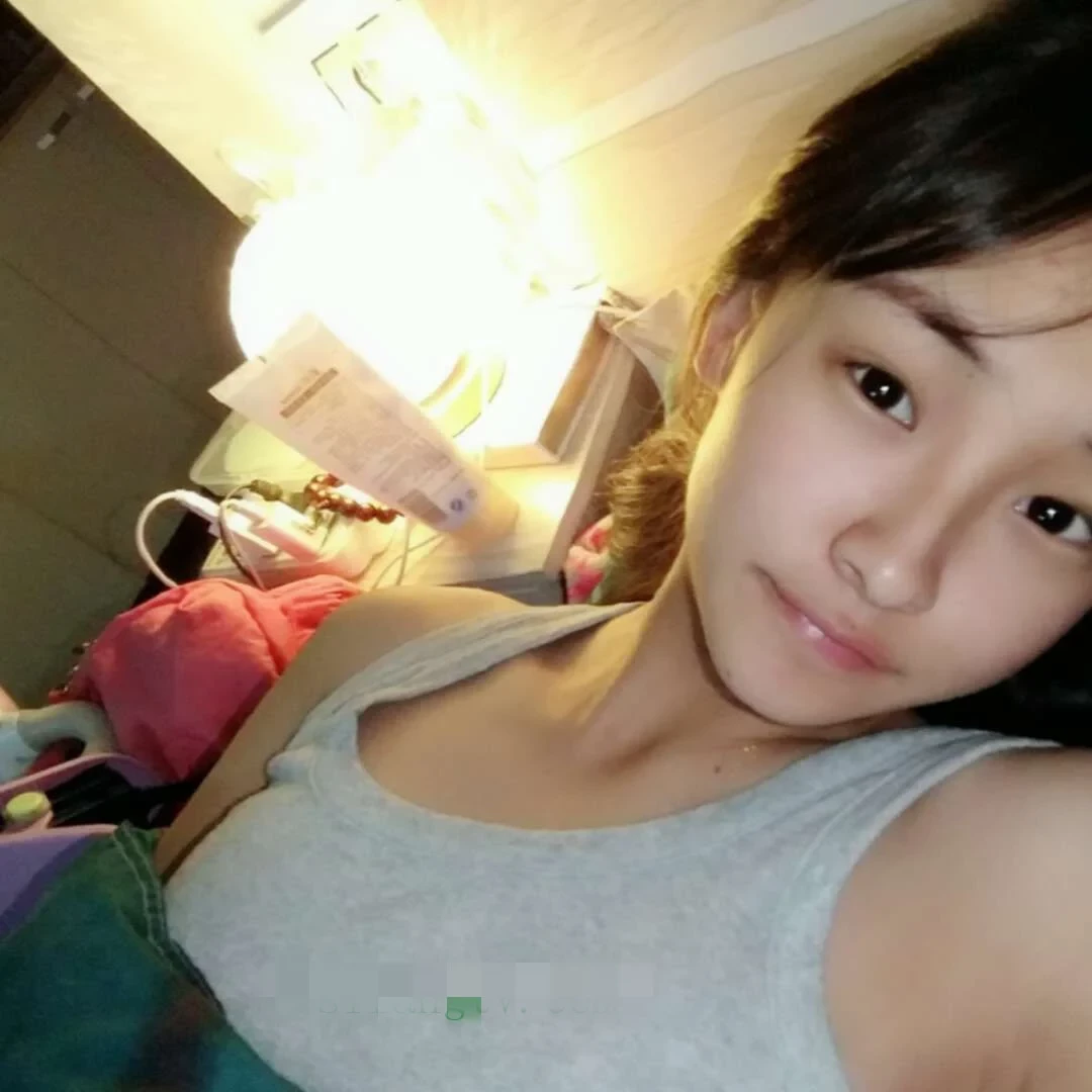 大二妹子自拍流出 翘臀美穴 [11P]