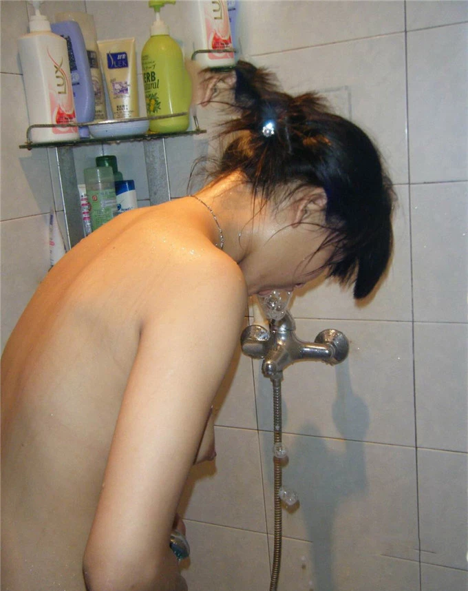 小骚货都洗干净了赶紧操一炮[29P]